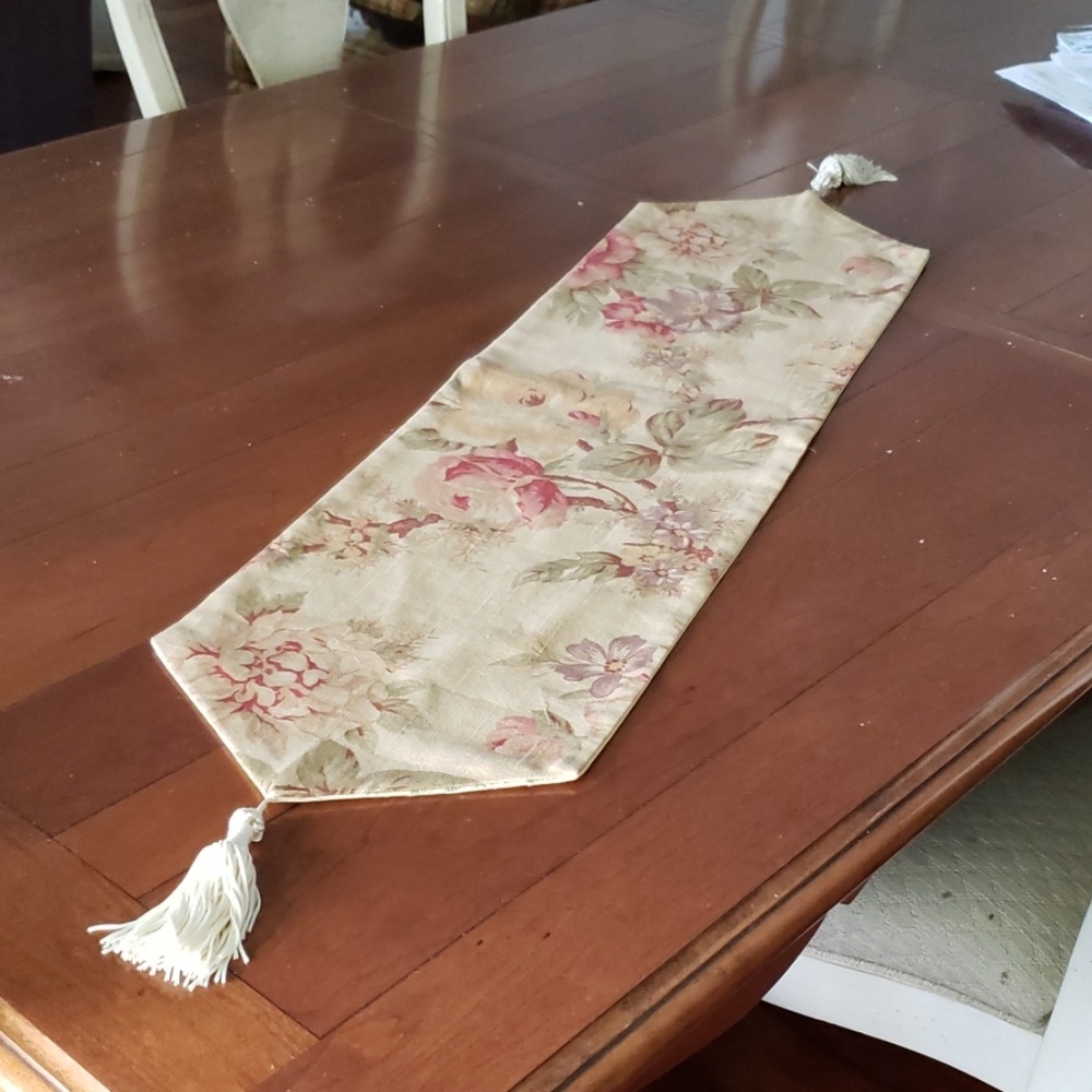 Small table runner